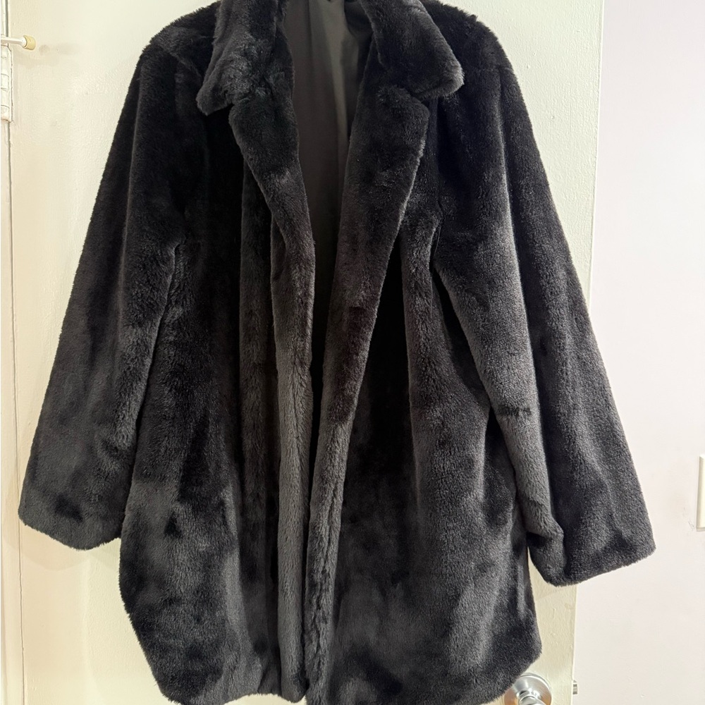 Cozy Black Teddy Jacket with Plush Texture